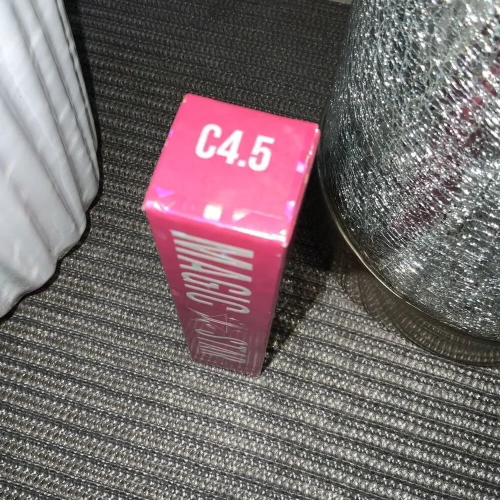 Jeffree Star Magic Star concealer C4.5